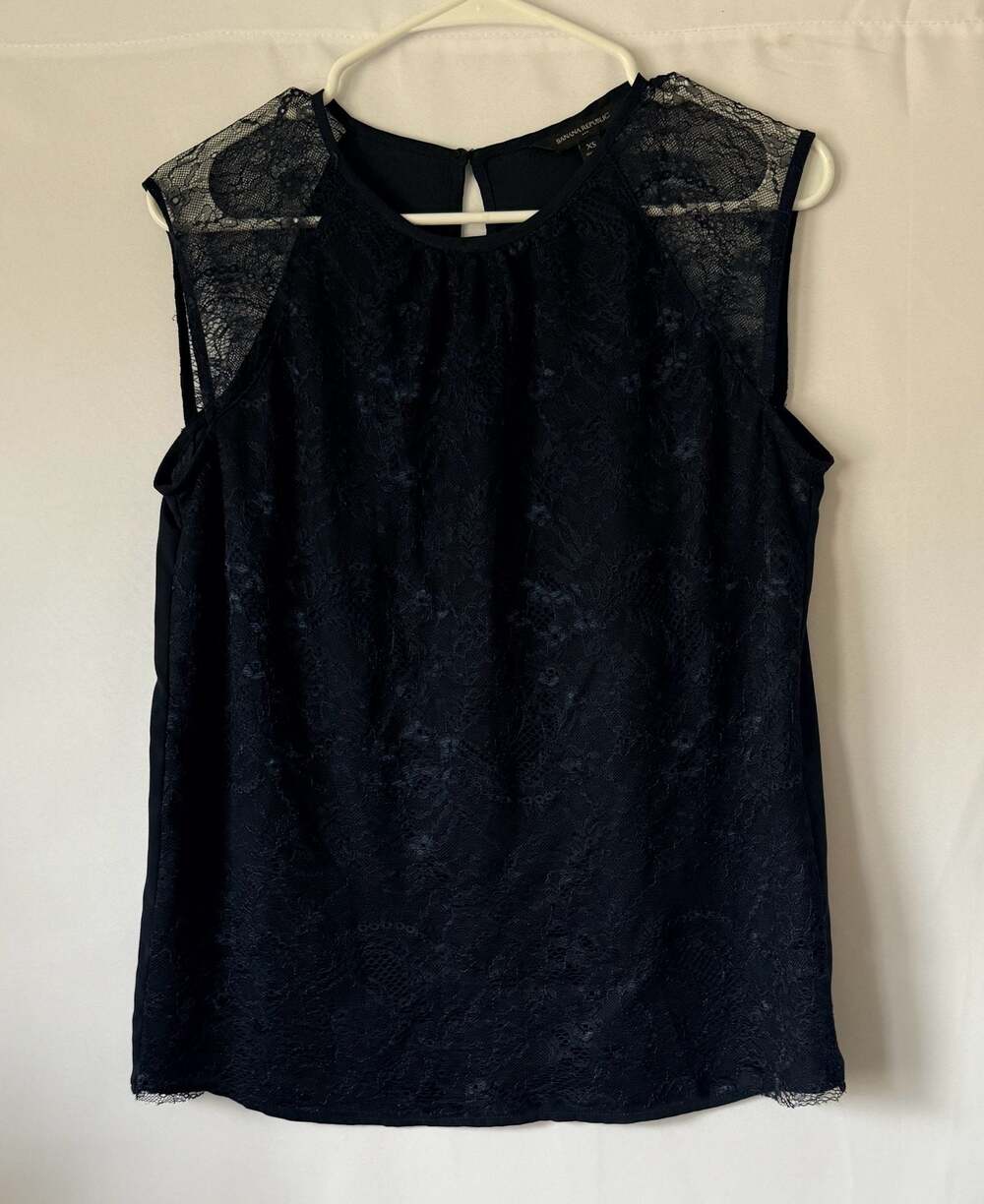 Banana Republic Navy Blue Lace Sleeveless Keyhole Blouse  Size XS Whimsigoth